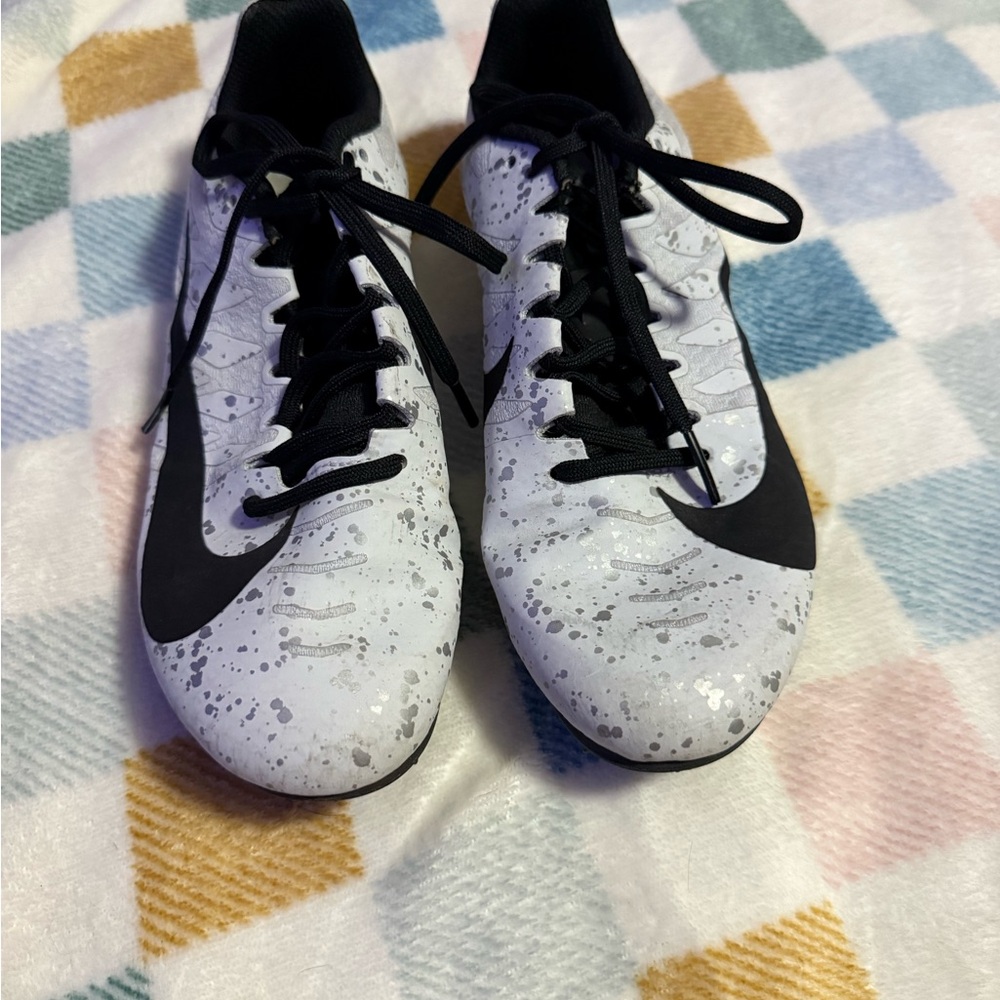 Nike Speckled White and Black Sneakers